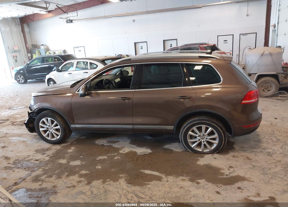 2013 VOLKSWAGEN TOUAREG VIN: WVGEF9BPXDD008121