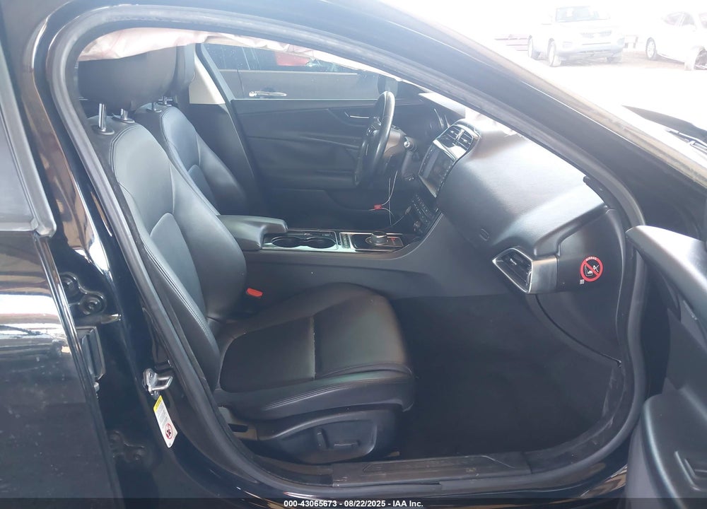 2017 JAGUAR XE VIN: SAJAD4BV9HA964676