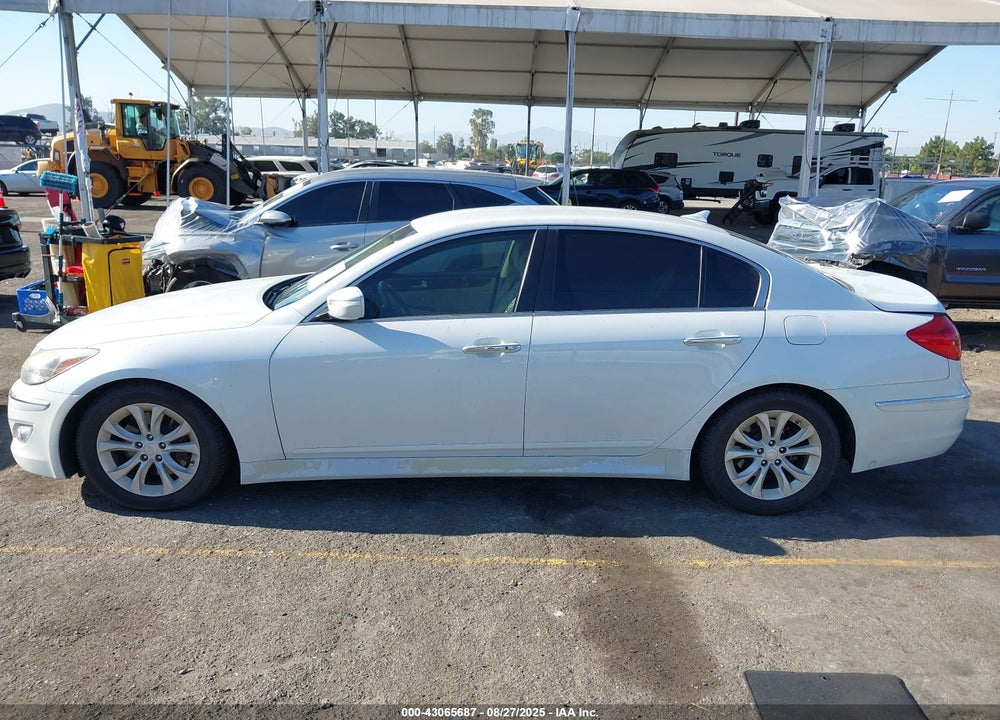2013 HYUNDAI GENESIS VIN: KMHGC4DD6DU215113
