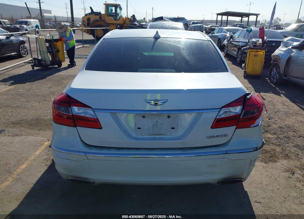 2013 HYUNDAI GENESIS VIN: KMHGC4DD6DU215113