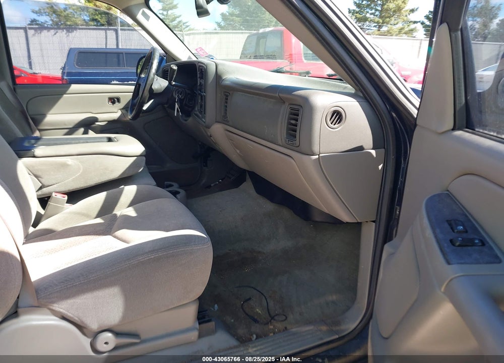 2004 CHEVROLET TAHOE LS VIN: 1GNEK13T34J139901