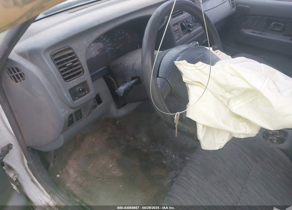 1998 NISSAN FRONTIER VIN: 1N6DD26S0WC332261