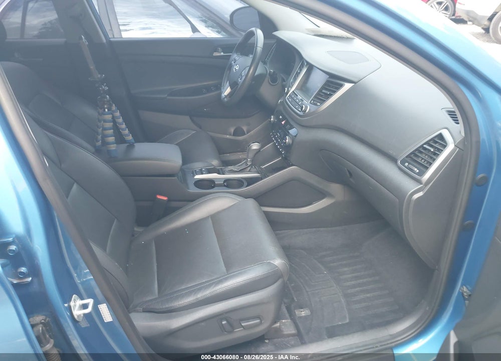 2017 HYUNDAI TUCSON VIN: KM8J33A27HU475853