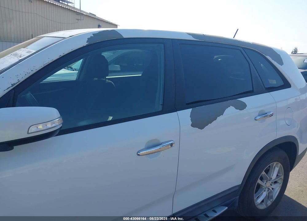 2015 KIA SORENTO VIN: 5XYKT3A61FG611095
