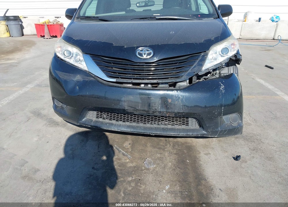 2015 TOYOTA SIENNA LE 8 PASSENGER VIN: 5TDKK3DC0FS620359