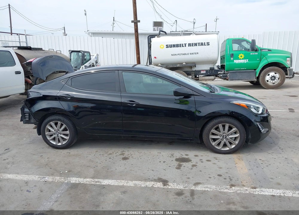 2014 HYUNDAI ELANTRA VIN: 5NPDH4AE4EH505822