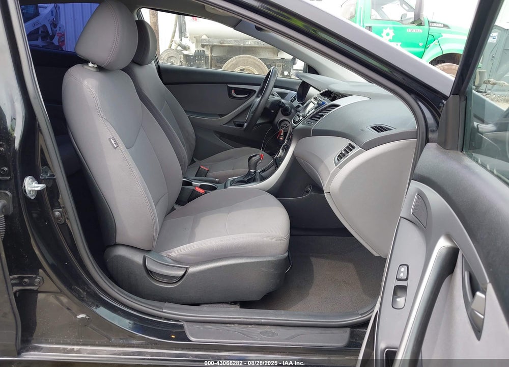 2014 HYUNDAI ELANTRA VIN: 5NPDH4AE4EH505822