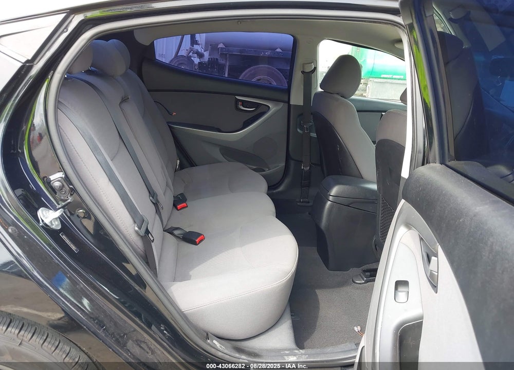2014 HYUNDAI ELANTRA VIN: 5NPDH4AE4EH505822
