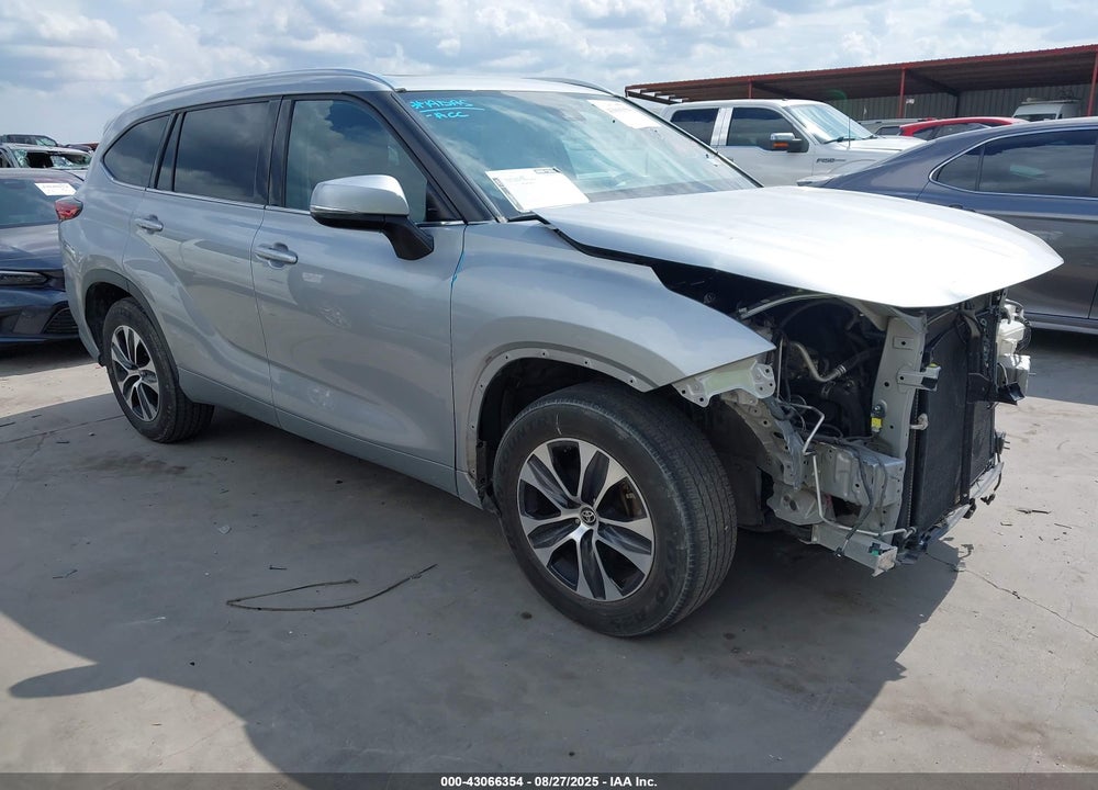 2021 TOYOTA HIGHLANDER XLE VIN: 5TDGZRAH9MS040657