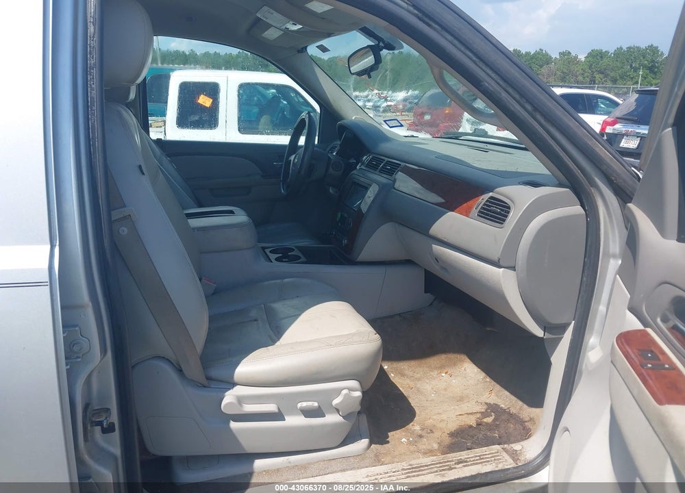 2011 CHEVROLET TAHOE VIN: 1GNSCBE00BR167713