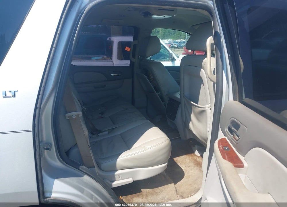 2011 CHEVROLET TAHOE VIN: 1GNSCBE00BR167713