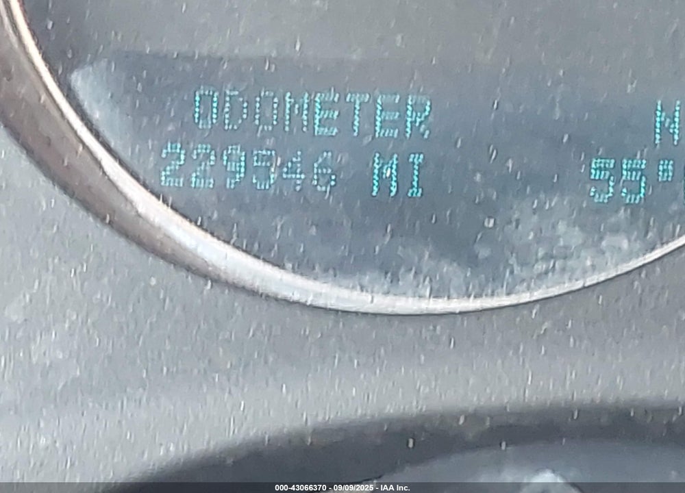 2011 CHEVROLET TAHOE VIN: 1GNSCBE00BR167713