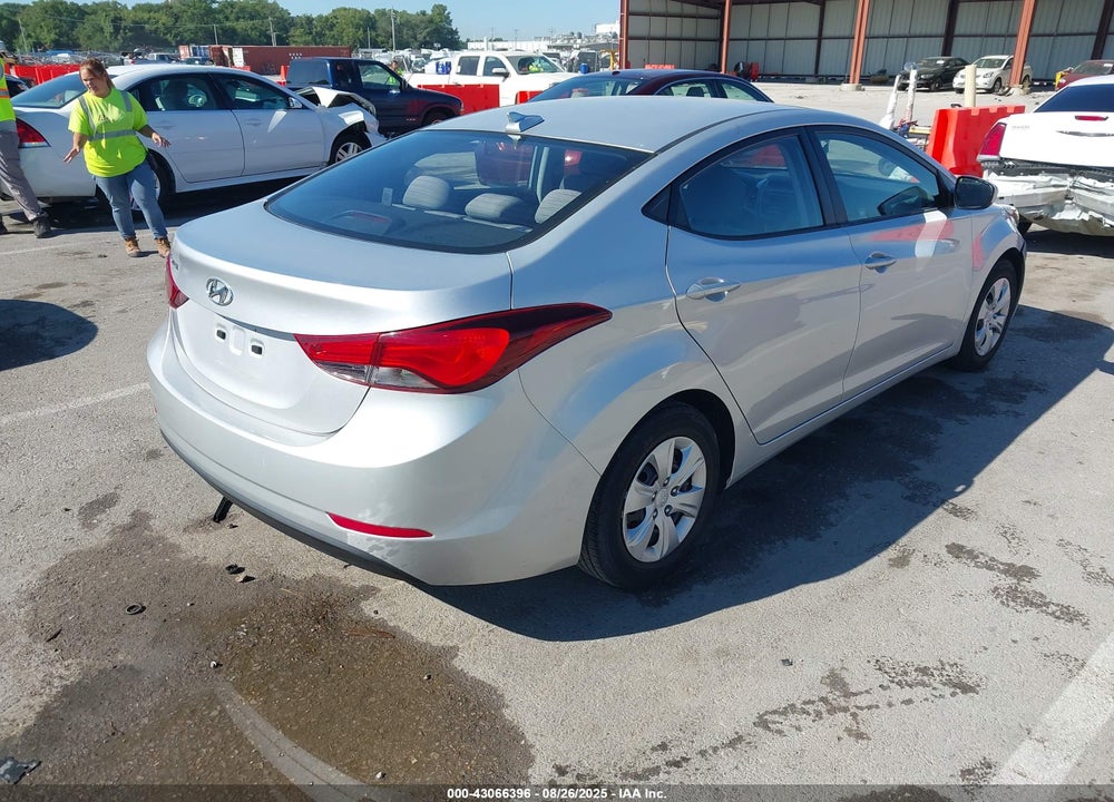2016 HYUNDAI ELANTRA VIN: 5NPDH4AE4GH742524