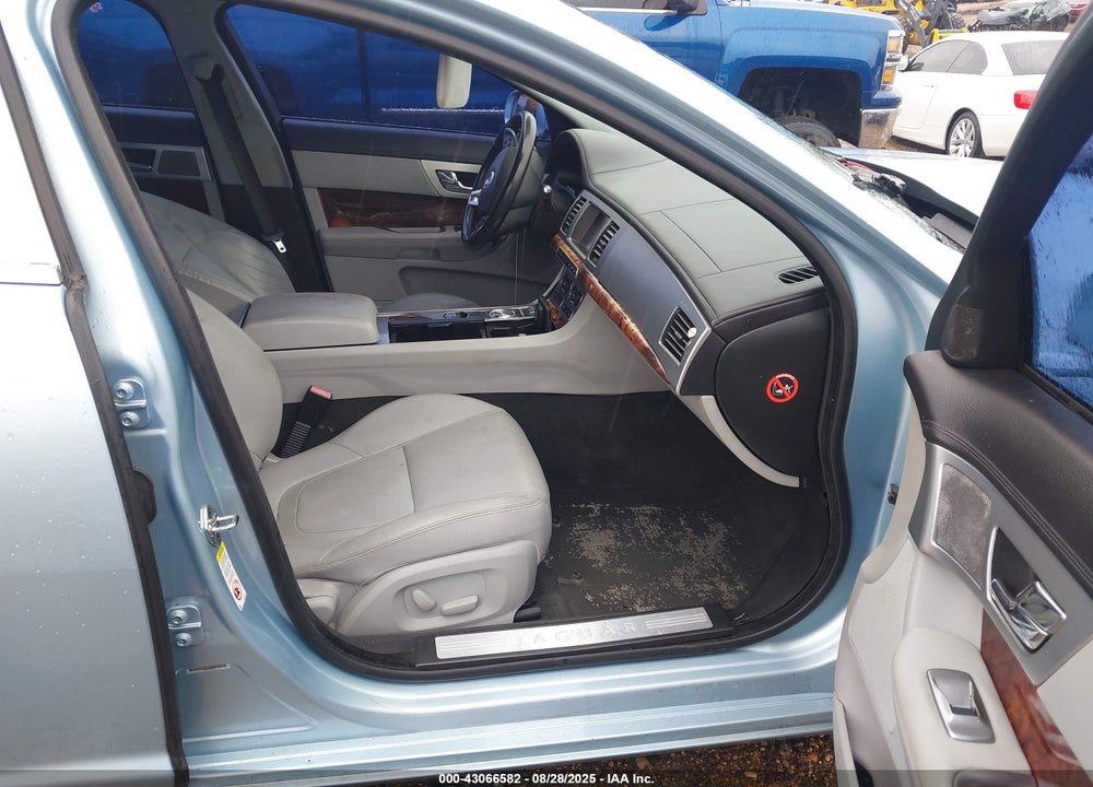 2012 JAGUAR XF VIN: SAJWA0FBXCLS28723