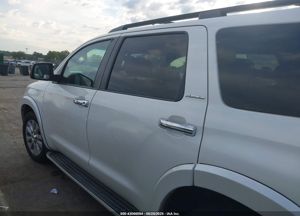 2010 TOYOTA SEQUOIA PLATINUM 5.7L V8 VIN: 5TDYY5G18AS027548