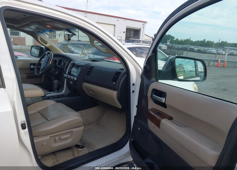 2010 TOYOTA SEQUOIA PLATINUM 5.7L V8 VIN: 5TDYY5G18AS027548