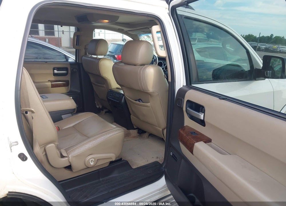 2010 TOYOTA SEQUOIA PLATINUM 5.7L V8 VIN: 5TDYY5G18AS027548