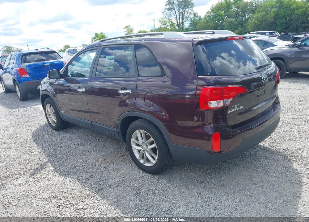 2015 KIA SORENTO LX VIN: 5XYKTCA60FG652463