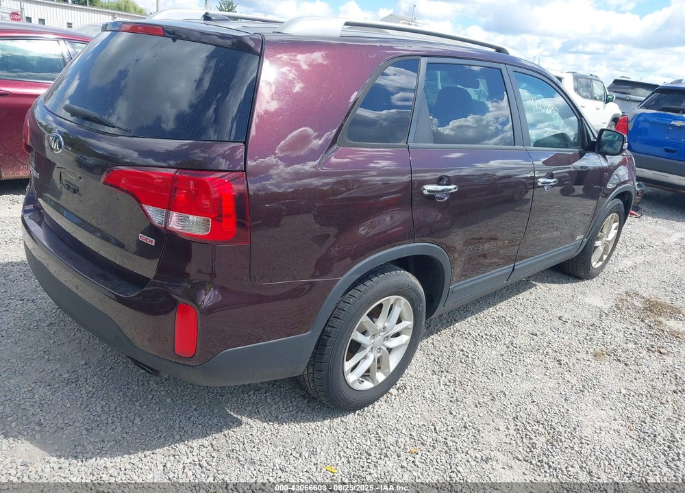 2015 KIA SORENTO LX VIN: 5XYKTCA60FG652463