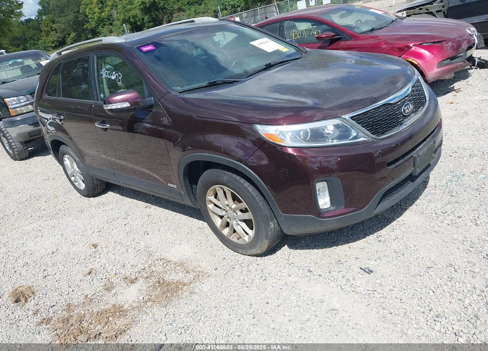 2015 KIA SORENTO LX VIN: 5XYKTCA60FG652463