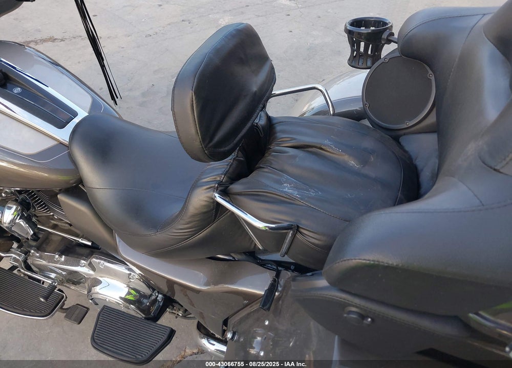 2023 HARLEY-DAVIDSON FLHTCUTG VIN: 1HD1MAF27PB851393