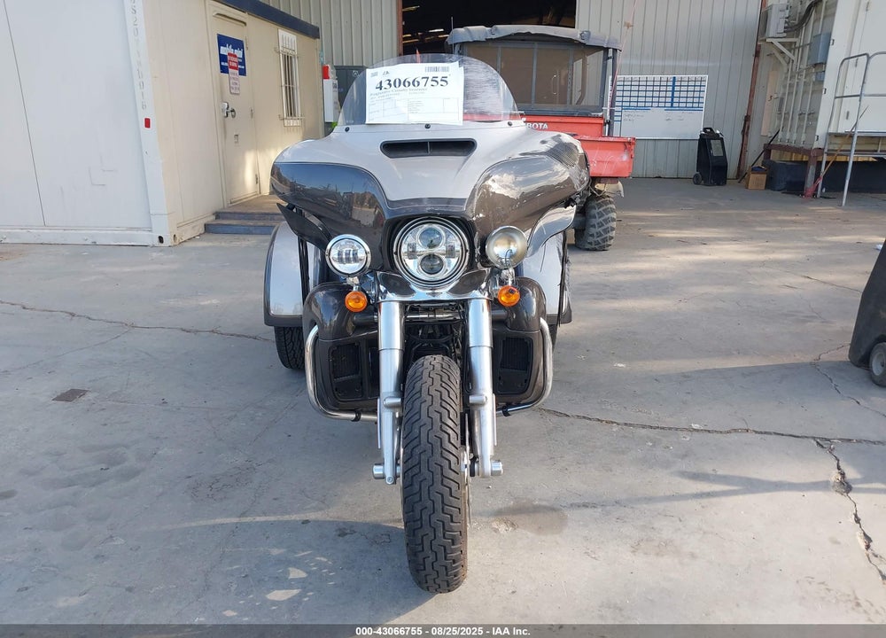 2023 HARLEY-DAVIDSON FLHTCUTG VIN: 1HD1MAF27PB851393