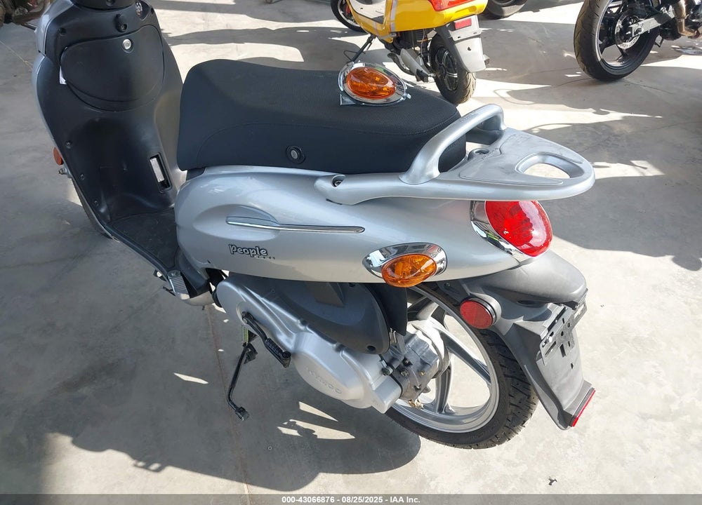 2009 KYMCO USA INC PEOPLE 150 VIN: RFBB2J1009B252052