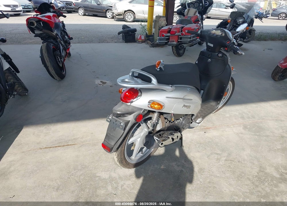 2009 KYMCO USA INC PEOPLE 150 VIN: RFBB2J1009B252052