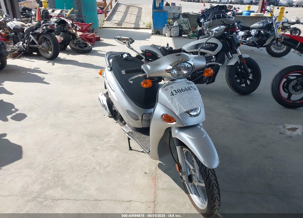 2009 KYMCO USA INC PEOPLE 150 VIN: RFBB2J1009B252052