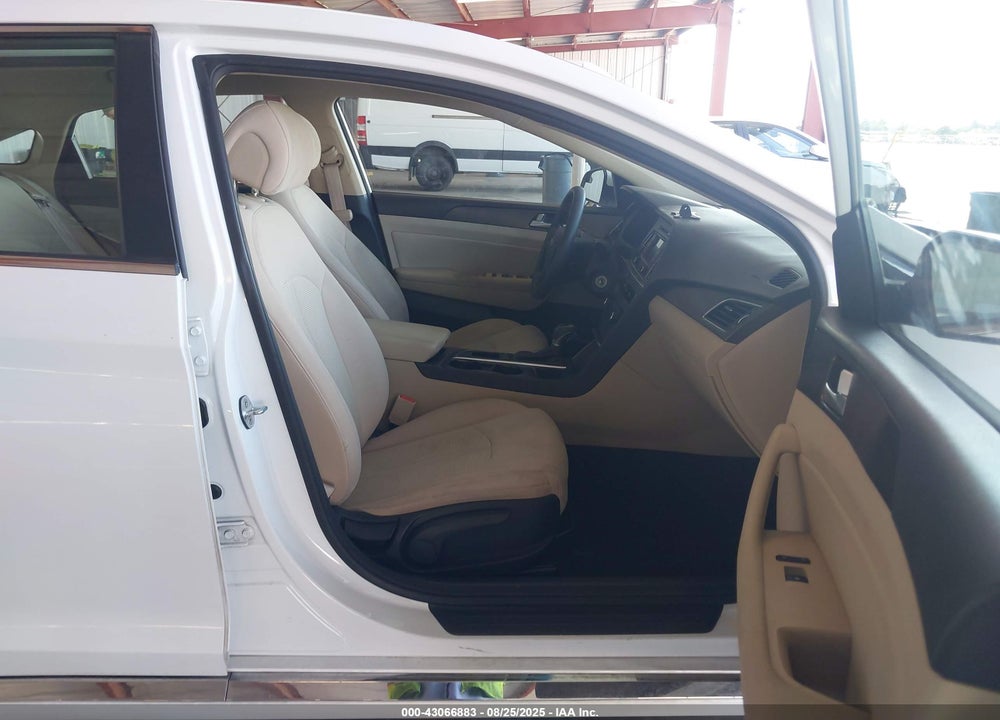 2015 HYUNDAI SONATA VIN: 5NPE34AF8FH228623