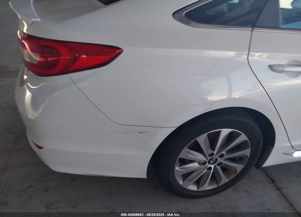 2015 HYUNDAI SONATA VIN: 5NPE34AF8FH228623