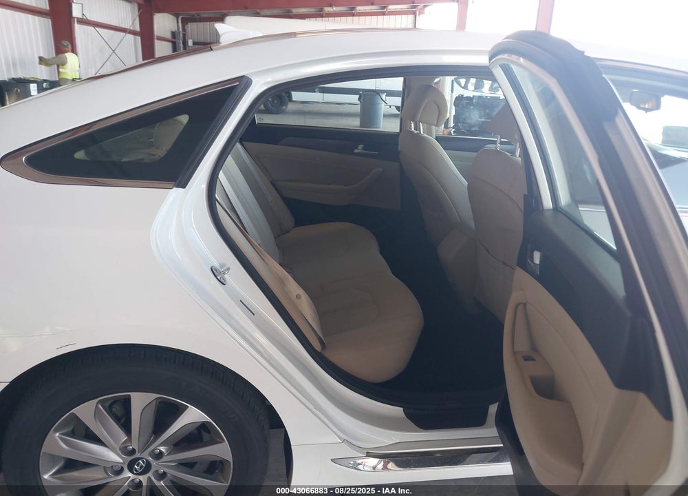 2015 HYUNDAI SONATA VIN: 5NPE34AF8FH228623