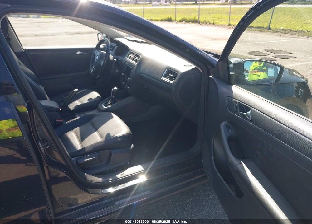 2011 VOLKSWAGEN JETTA 2.5L SE VIN: 3VWDZ7AJ5BM369747