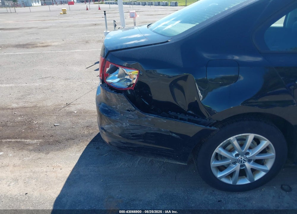 2011 VOLKSWAGEN JETTA 2.5L SE VIN: 3VWDZ7AJ5BM369747