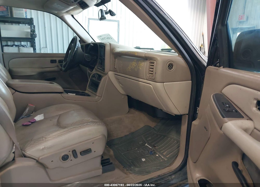 2005 CHEVROLET TAHOE LT VIN: 1GNEK13TX5J159564