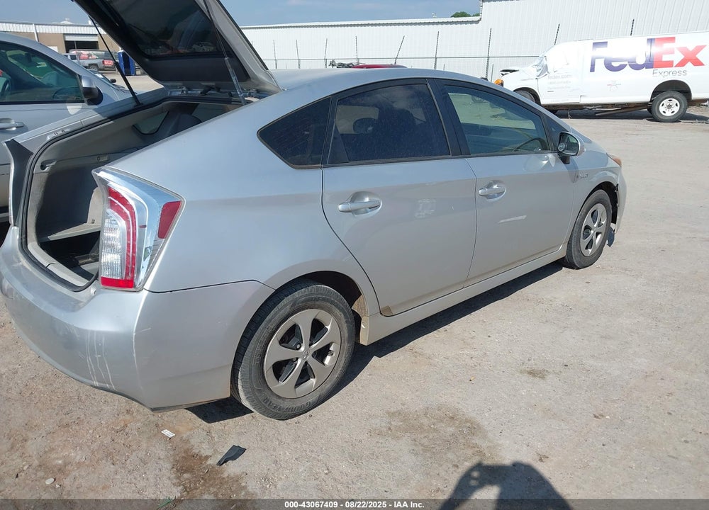 2013 TOYOTA PRIUS TWO VIN: JTDKN3DU8D5560804