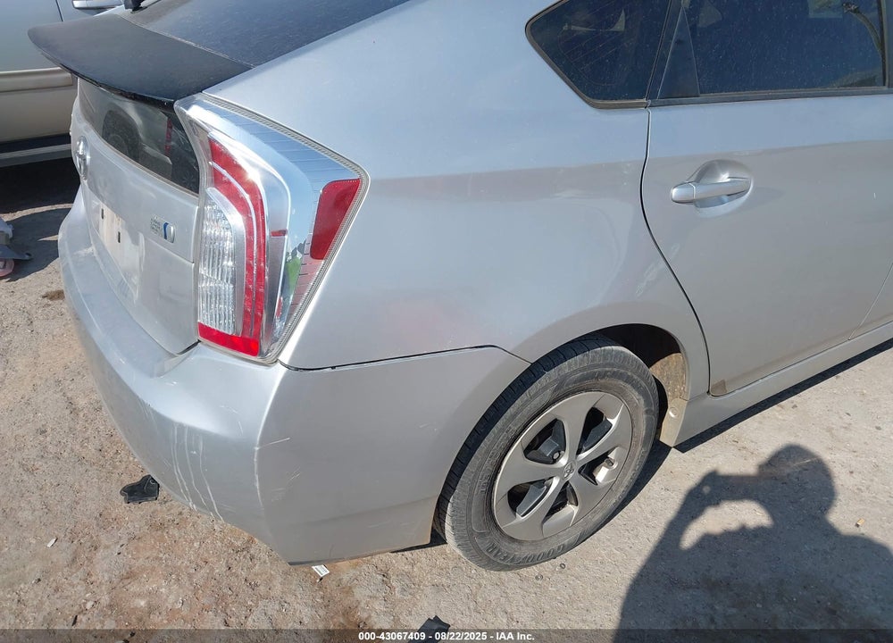 2013 TOYOTA PRIUS TWO VIN: JTDKN3DU8D5560804