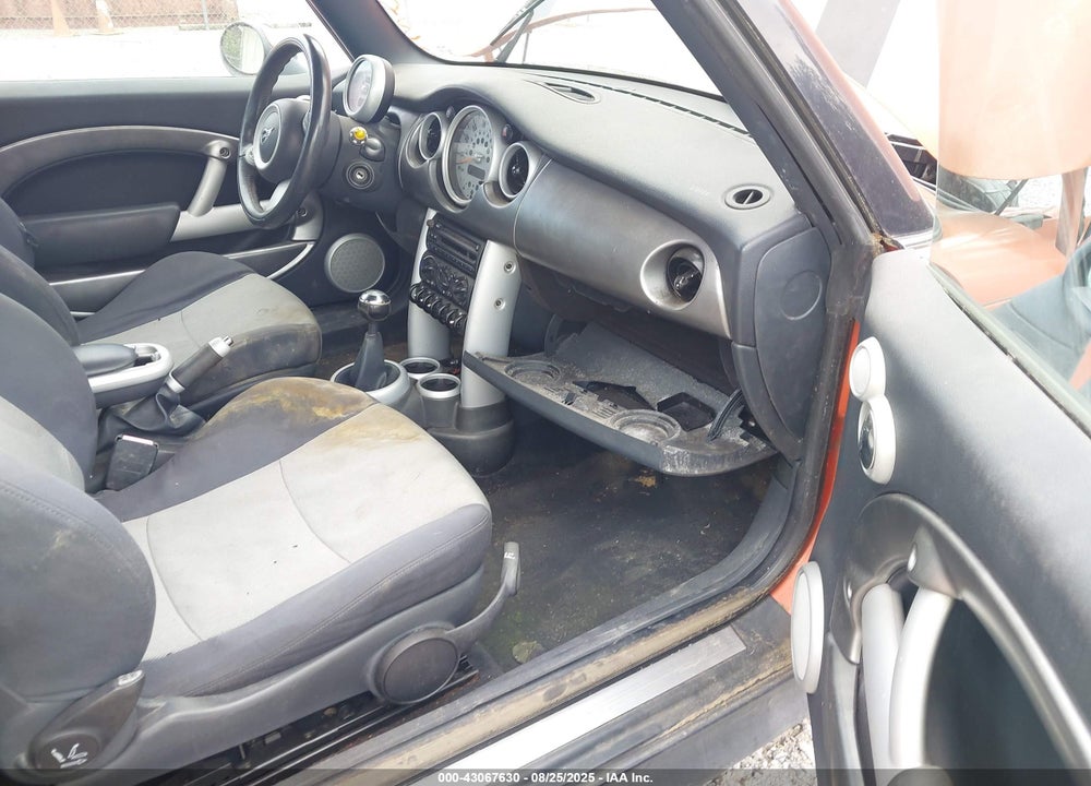 2006 MINI COOPER S VIN: WMWRH33516TF85980