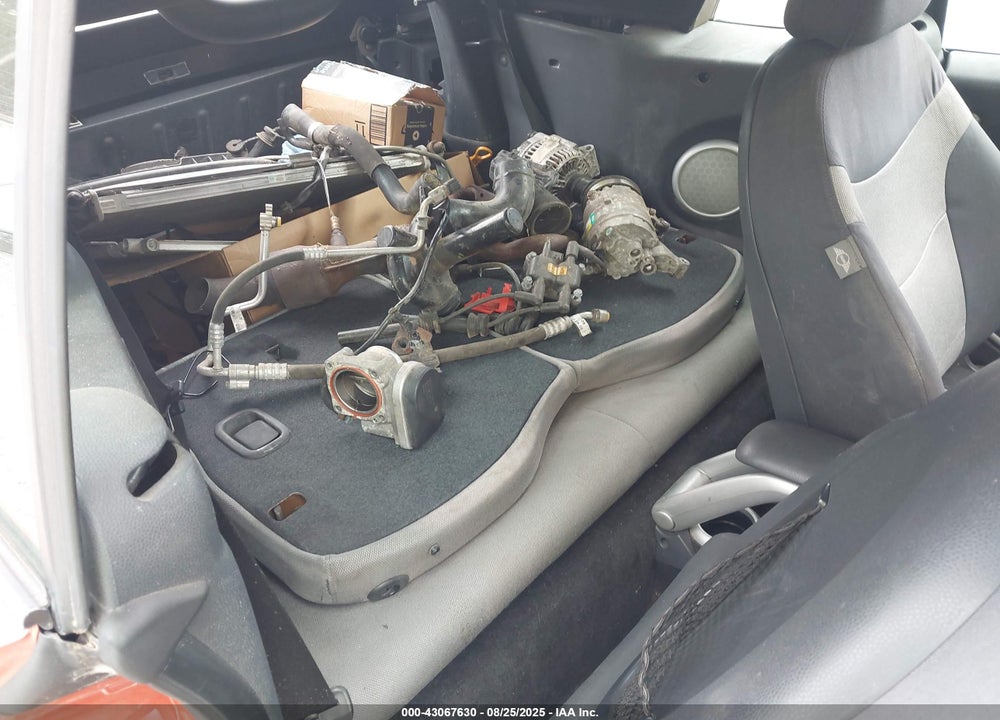 2006 MINI COOPER S VIN: WMWRH33516TF85980