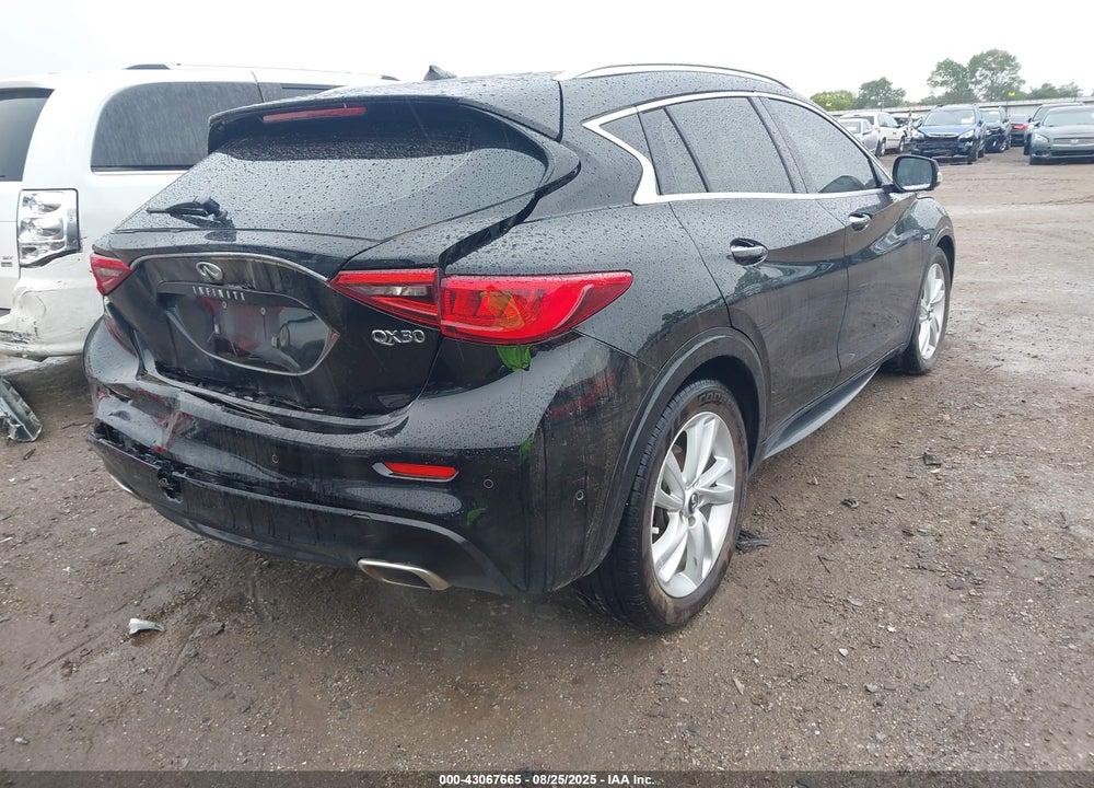 2017 INFINITI QX30 VIN: SJKCH5CP8HA031348