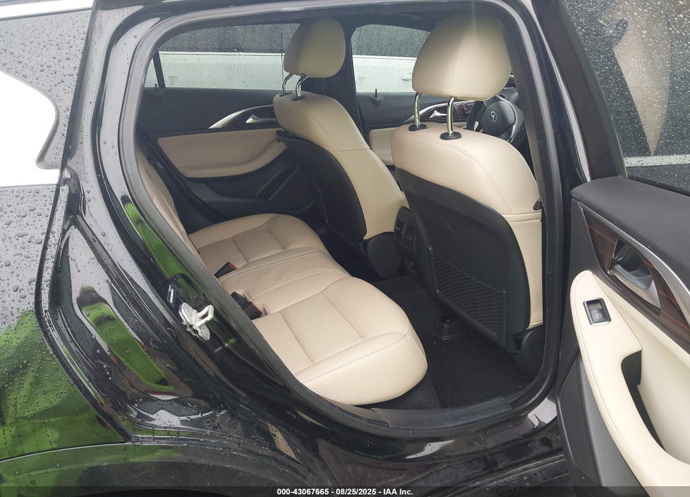 2017 INFINITI QX30 VIN: SJKCH5CP8HA031348