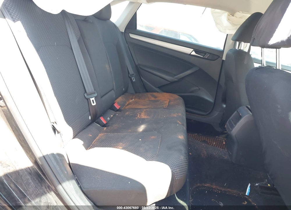 2014 VOLKSWAGEN PASSAT 2.5L S VIN: 1VWAP7A32EC025356