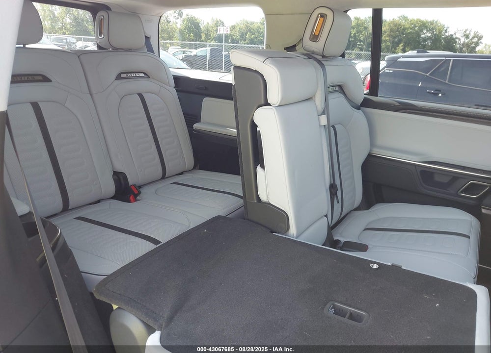 2024 RIVIAN R1S LAUNCH EDITION QUAD MOTOR LARGE PACK VIN: 7PDSGABL9RN035078