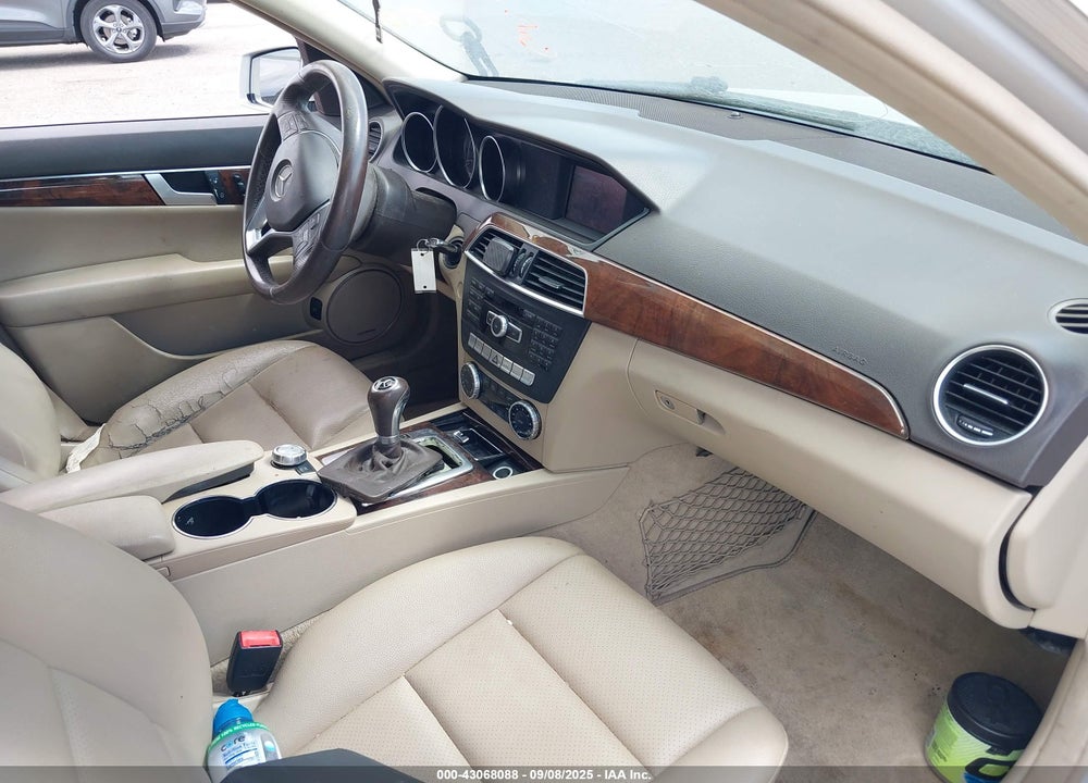 2013 MERCEDES-BENZ C CLASS VIN: WDDGF8AB2DG146219