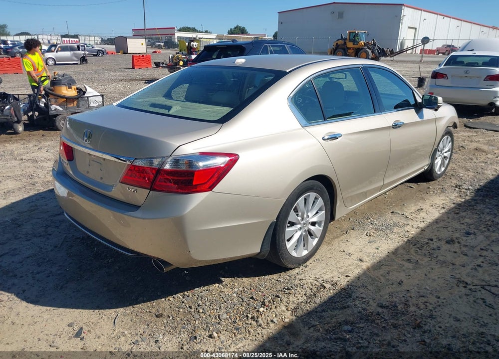 2013 HONDA ACCORD VIN: 1HGCR3F82DA038638