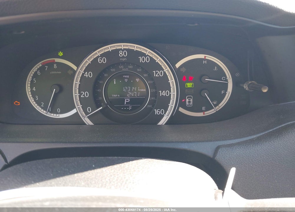 2013 HONDA ACCORD VIN: 1HGCR3F82DA038638