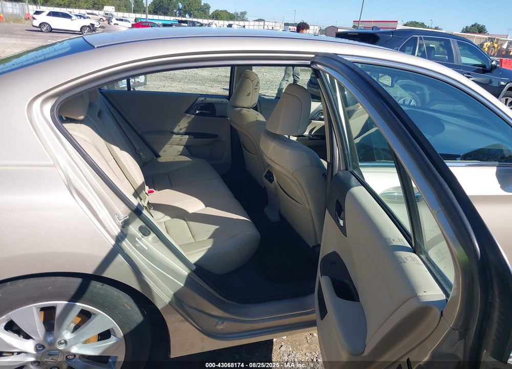 2013 HONDA ACCORD VIN: 1HGCR3F82DA038638