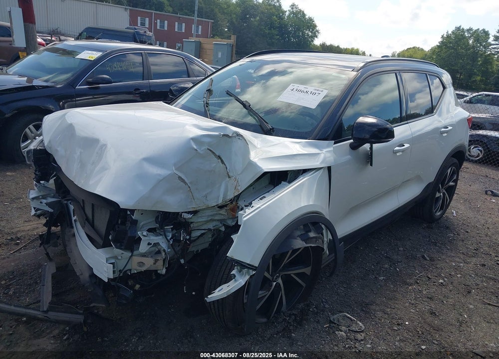 2021 VOLVO XC40 VIN: YV4162UM6M2549236