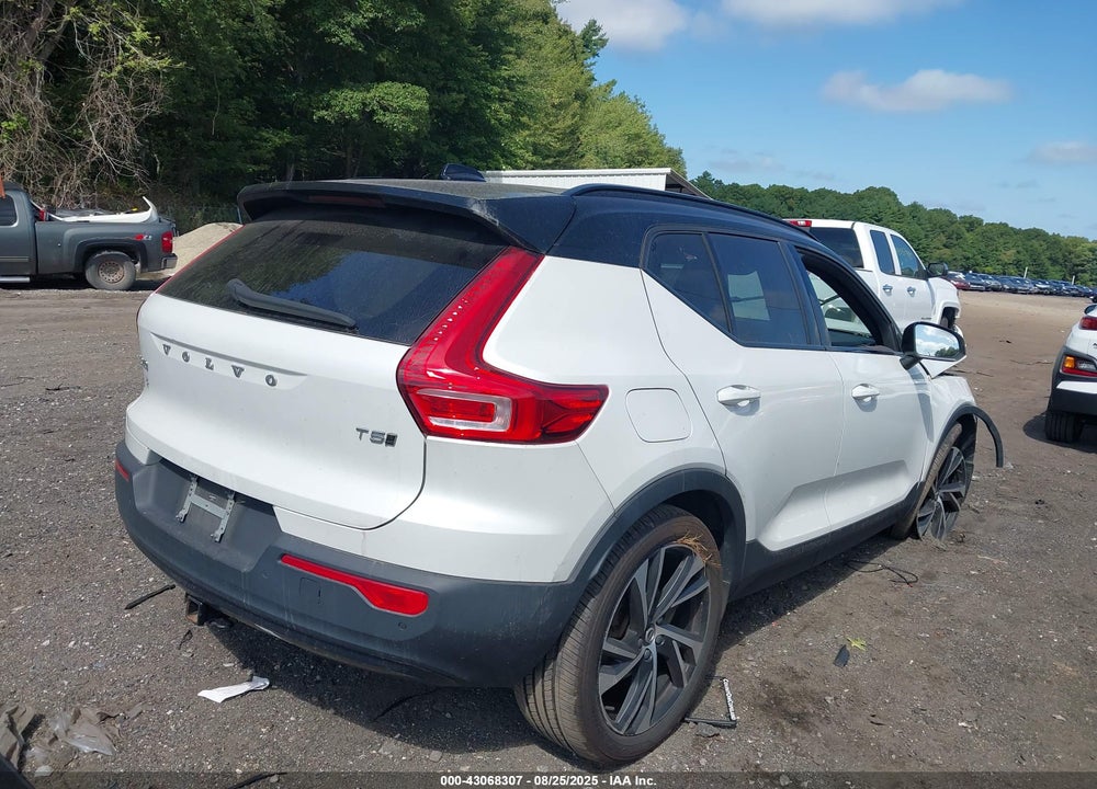 2021 VOLVO XC40 VIN: YV4162UM6M2549236