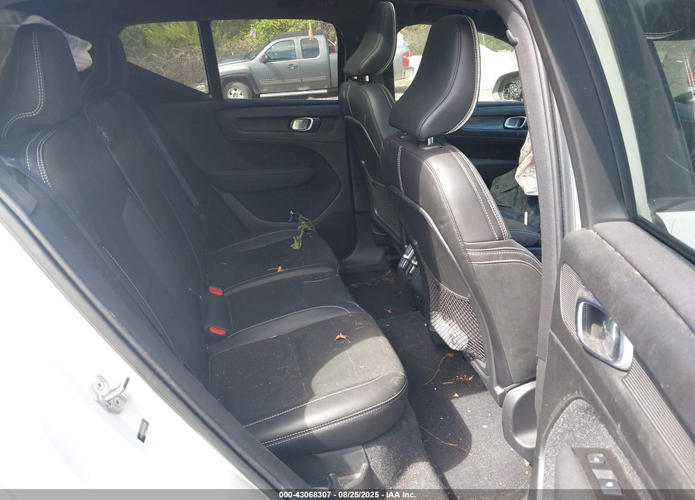 2021 VOLVO XC40 VIN: YV4162UM6M2549236